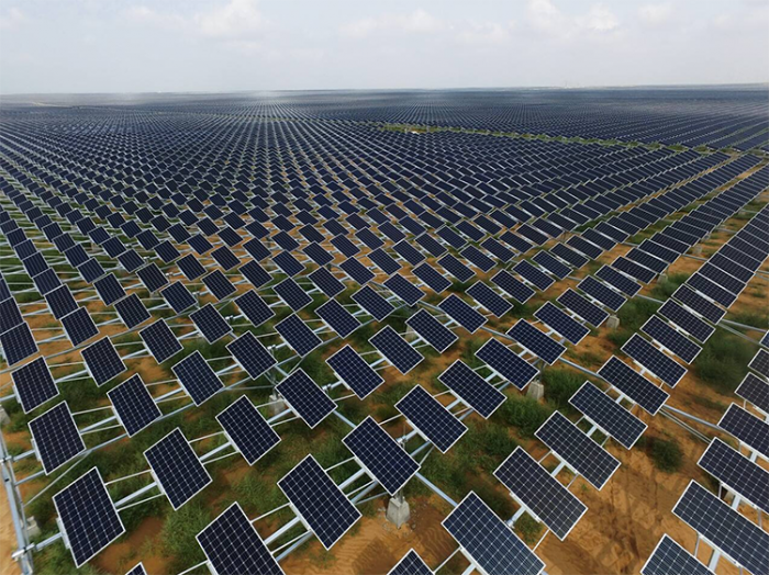 8e227e8210f89850ecbf366a82045902_The-Largest-Agricultural-Light-Complementary-Photovoltaic-Power-Generation-Program-in-Ningxia-China-02-700x524.png